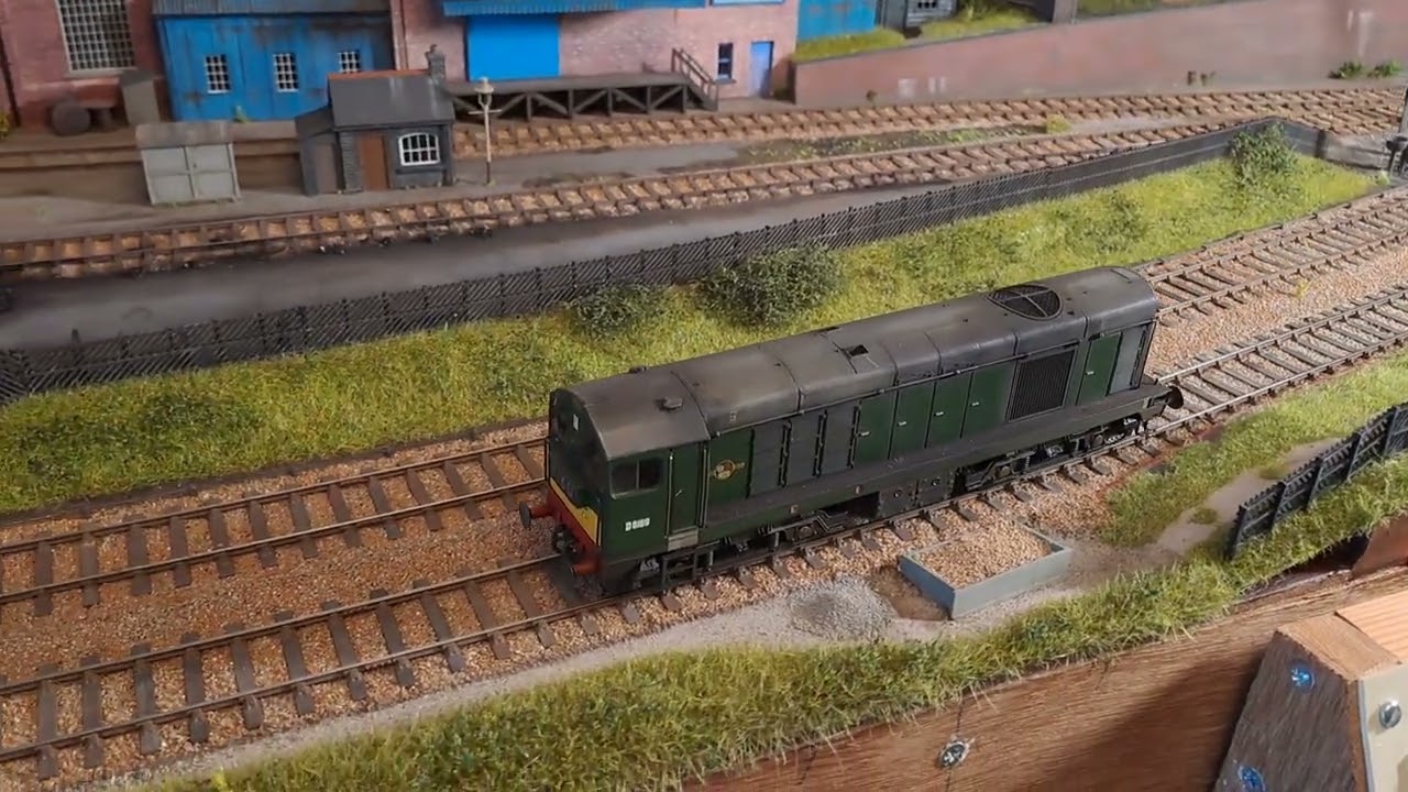 First powered movement from new (intermediate) fiddle yard board onto scenic board on Callow Lane