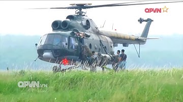 Bộ đội đặc công Việt Nam huấn luyện kỹ chiến thuật đổ bộ bằng trực thăng