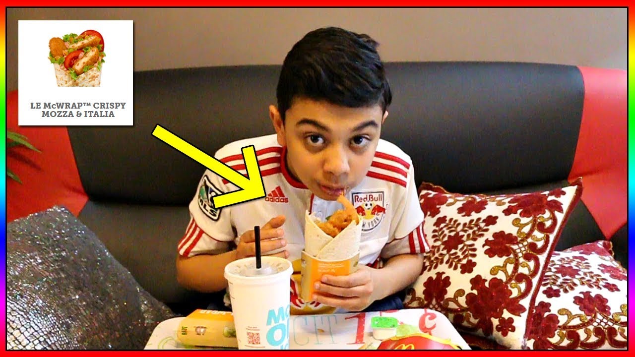 MOMO DÉGUSTE LE TOUT NOUVEAU MCWRAP ITALIEN DE MCDONALD'S
