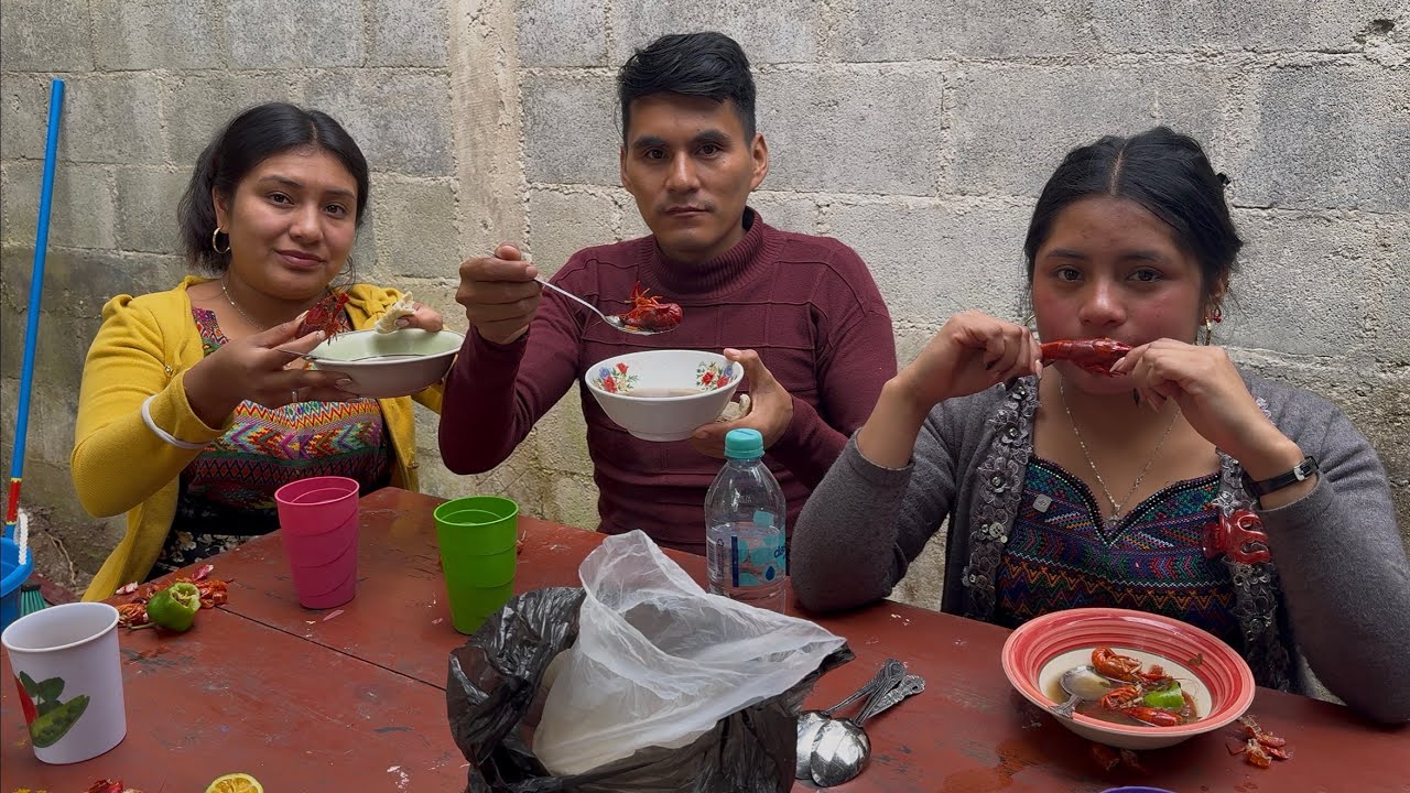 🤤Así Se Disfrutan Estas Delicias En El CAMPO, Caldo De LANGOSTINO🦞