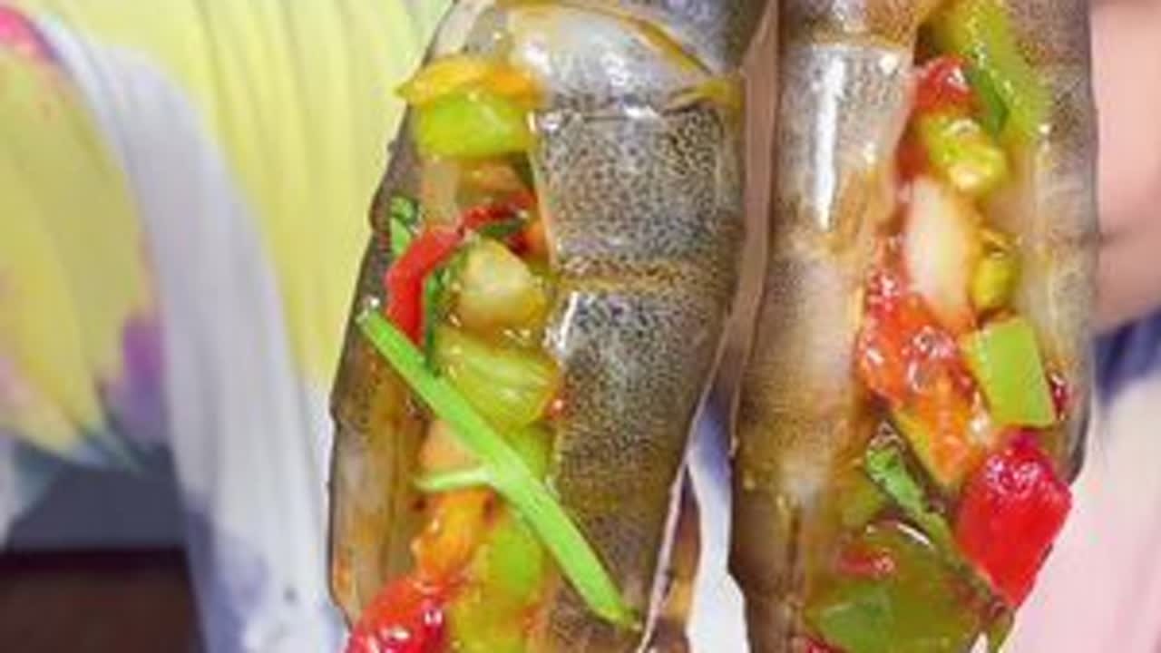 海鸭蛋咱自己发货，品质个个流油起沙，吃小鱼小虾长大的鸭子下的蛋，营养更丰富，蛋香更浓郁，推荐拍30枚性价比非常高#海鸭蛋 #海鸭蛋流油 #咸鸭蛋