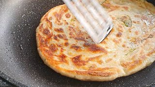 Have Spring Onions and Flour? Make this flaky Spring Onion Pancake. So delicious and crispy