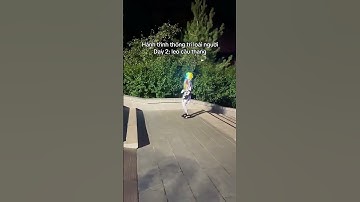 ai tìm “1 đàn robot đá bóng “??