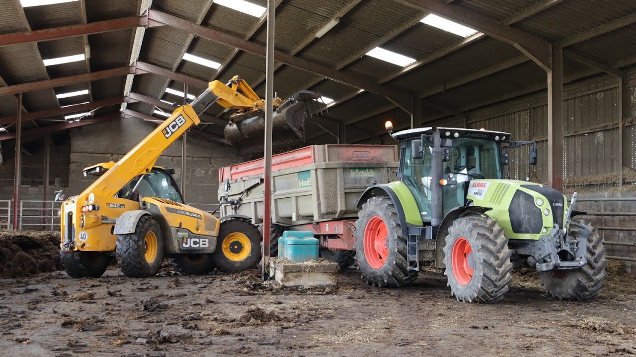 NETTOYAGE DES STABULATION DANS UN GAEC DU VAL DE SAÔNE // JCB 542-70 & CLAAS ARION 630