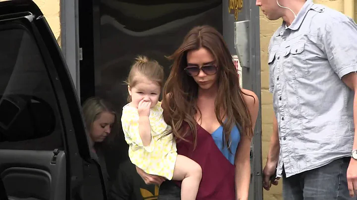 Victoria Beckham Takes Her Kids Out To Eat