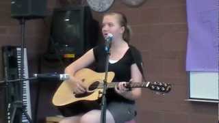 Jade singing Taylor Swift "Ours"