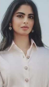 Isha Ambani With Chanel Bag Combo:Tiny Bag& Clutch Shaped as Chanel No.5 Perfume With Golden Chain✨