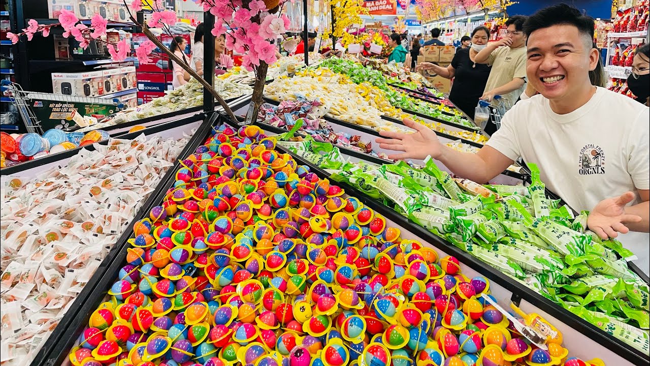 Kinh Hoàng SIÊU THỊ MỨT TẾT Khây Mứt, Đặc Sản, Hạt Điều, Dẽ, Bà Con Đi Mỏi Chân 