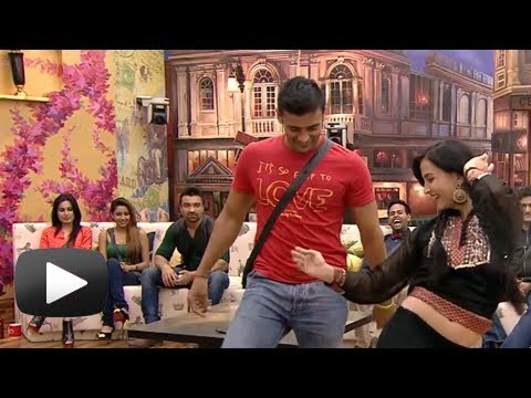 Elli Avram's Belly Dance For Salman Khan Along With Sofia, Andy, Sangram