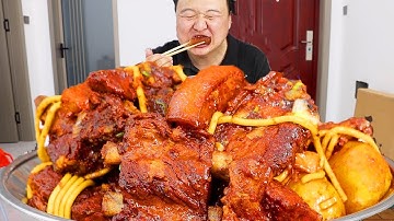 8 catties of pork ribs are made into "farm stewed pork ribs". They are soft and rotten！【AhQiang Eat】