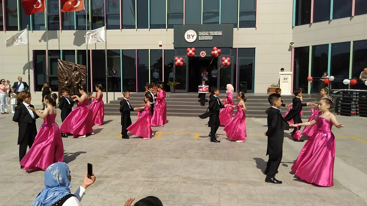 Bahar Yıldırım İlkokulu 4B Sınıfı 19 Mayıs Gösterisi