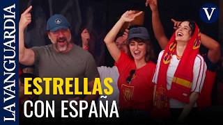 Rosalía festeja los goles de España junto a Penélope Cruz y Javier Bardem al ritmo de 'Despechá'
