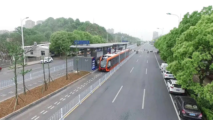 World’s first smart bus begins test operation in central China - DayDayNews