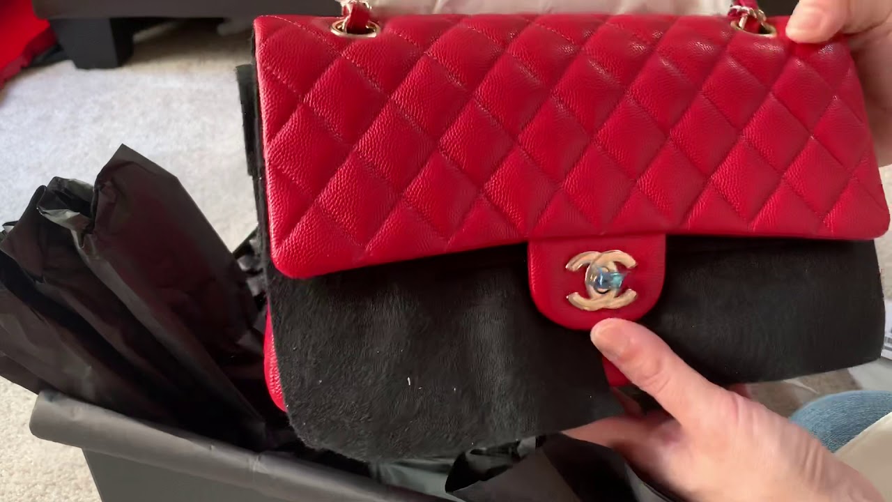 Chanel 19B Collection Red caviar classic flap small. Unboxing 