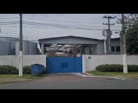 Explosão detrói parte de indústria de resina na CIC, em Curitiba