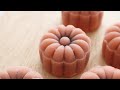 Strawberry Snowy Mooncake 草莓冰皮月餅 | Apron