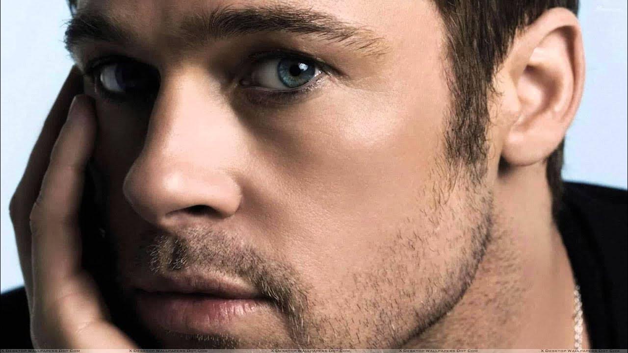 Грустный взгляд девушки. Глаза на прозрачном фоне. Стремительный взгляд. Стремительный взгляд. Хорхе рио ромеро.