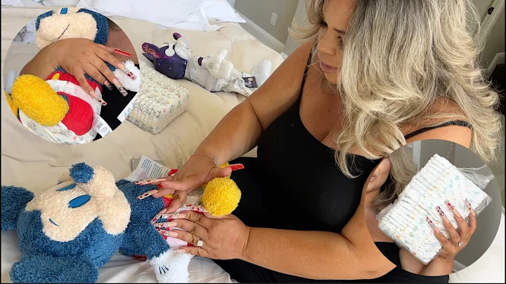 How I change baby diapers with SUPER LONG FAKE NAI...