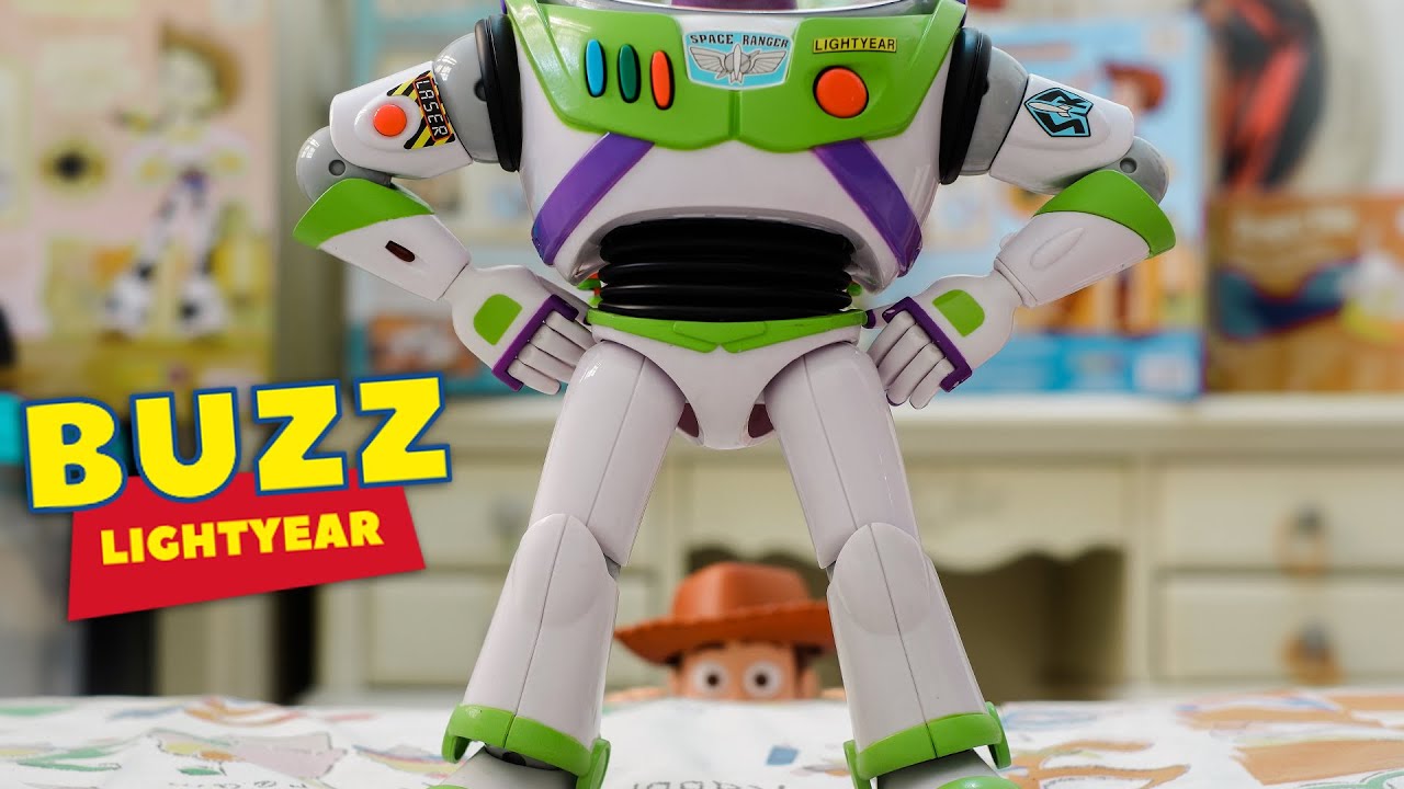 Action Figure Buzz Lightyear yang dijual di gramedia harga 99 ribu, produksi BANDAI. Unboxing and vi. 