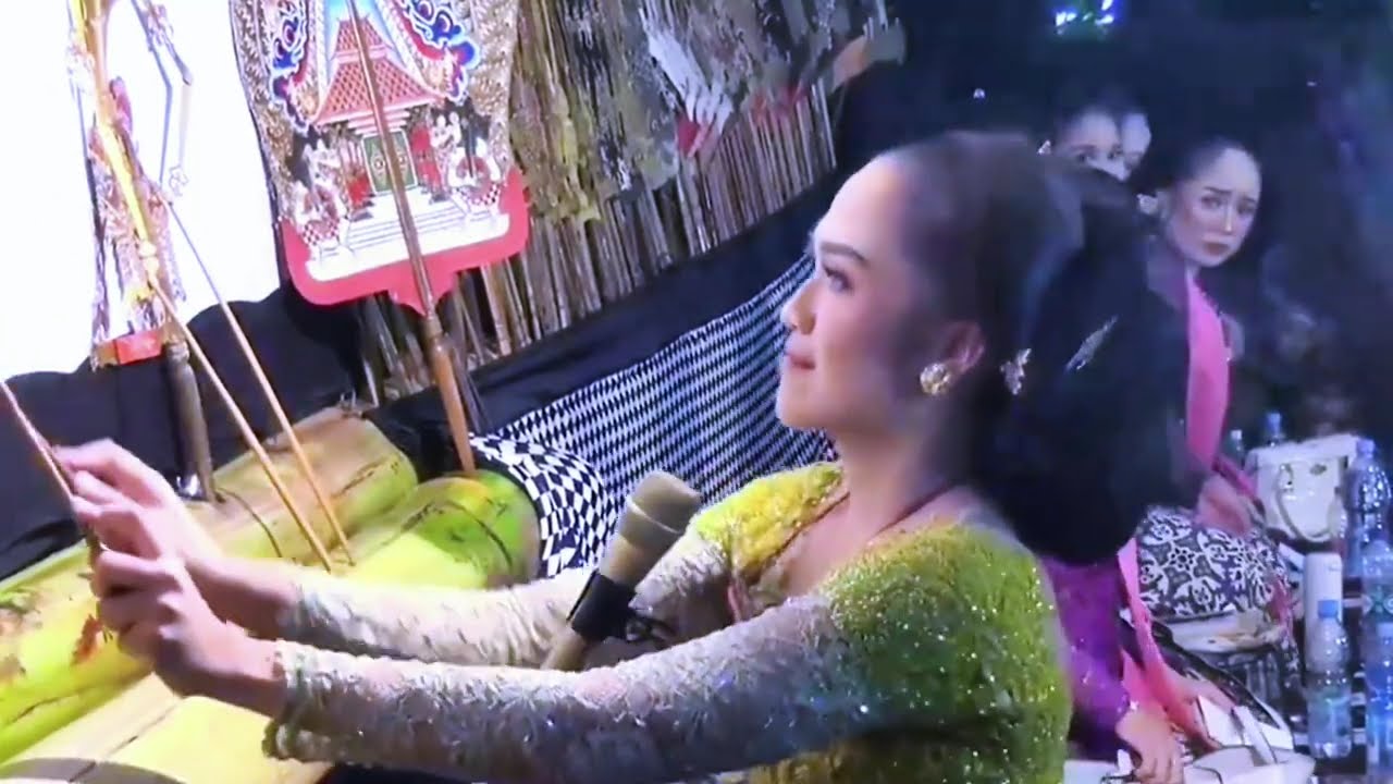 Elisha Oecharus bisa dalang Sinden Multi Talenta