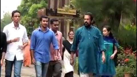 നിറയെ ചുവന്ന പൂക്കള്‍ - REVOLUTIONARY SONG -KARIVELLUR MURALI