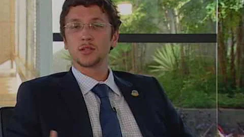 Qual é a função do Poder Legislativo municipal?