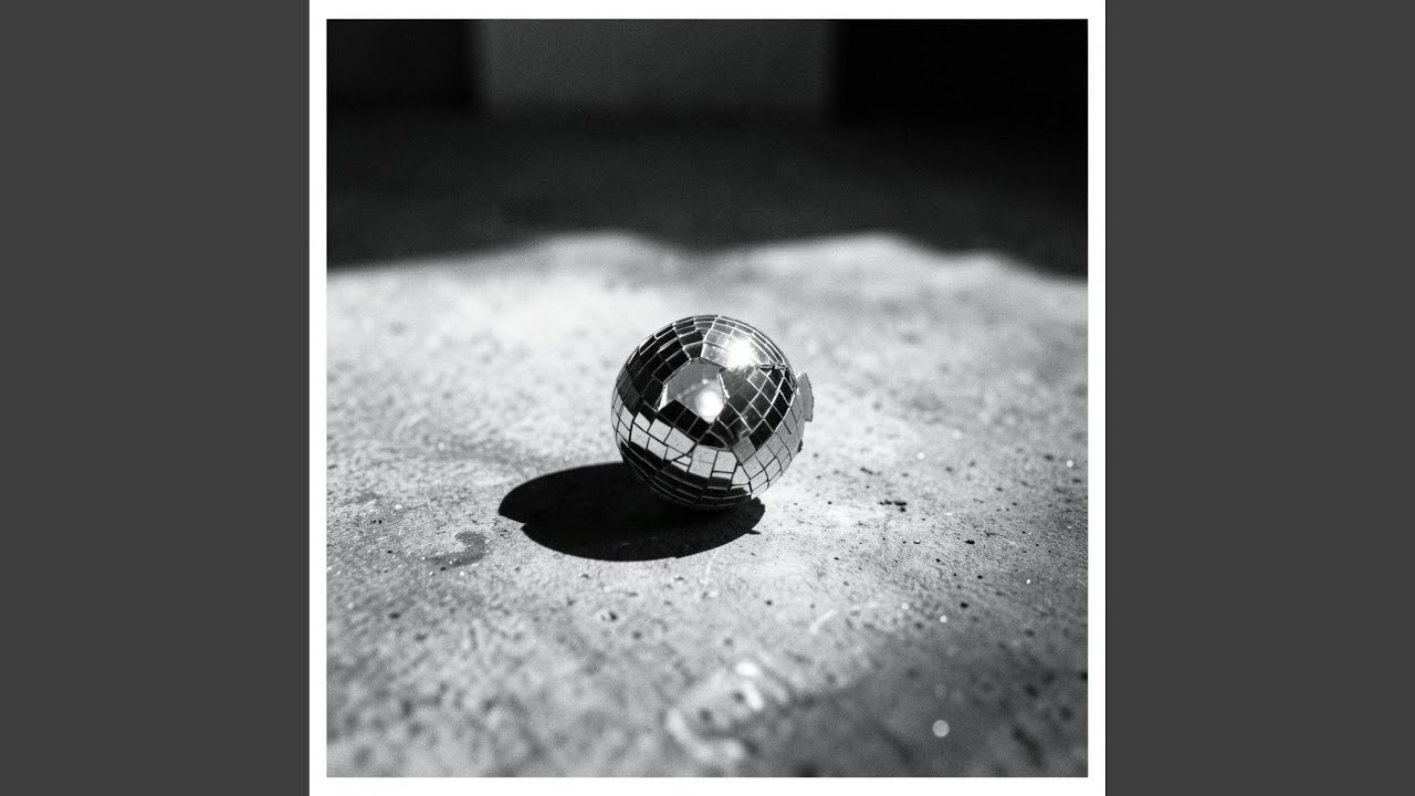 在 YouTube 上观看 Mirrorball Shift 在 YouTube 上观看 Mirrorball Shift