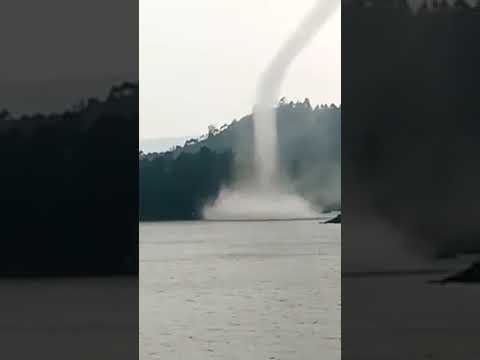 Maajabu Maji Ya Ziwa Yapanda Juu Na Kutengeneza Mvua Baada Ya Ukame Wa Muda Mrefu