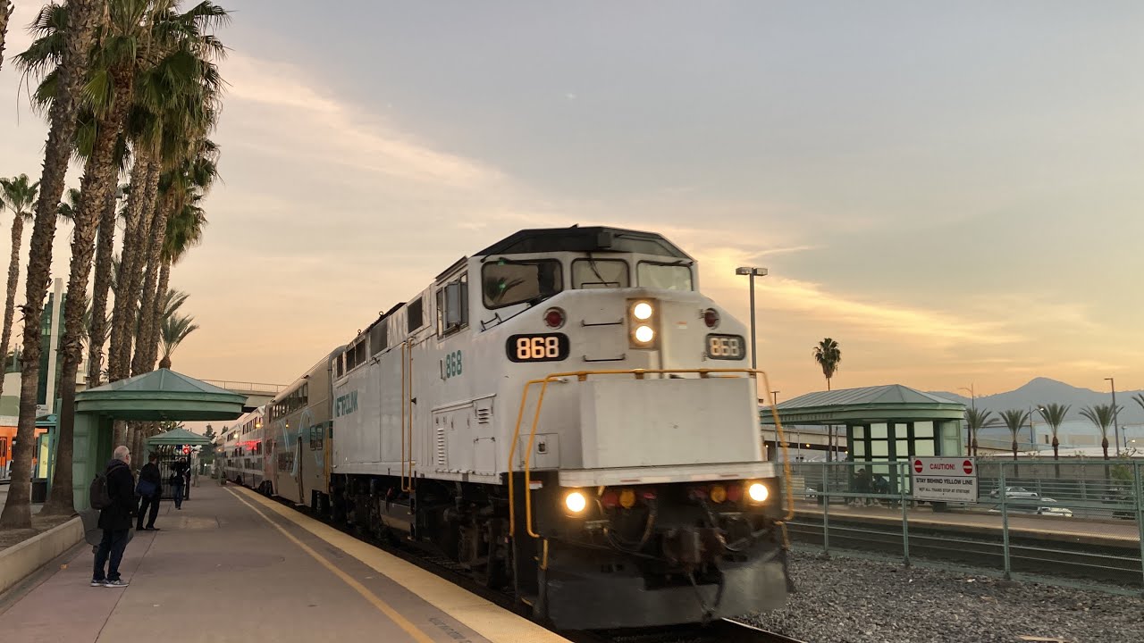 metrolink-f59phrs-856-and-868-at-downtown-burbank-station-youtube