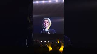 鹿晗2025/10/24香港演唱會 勳章大合唱