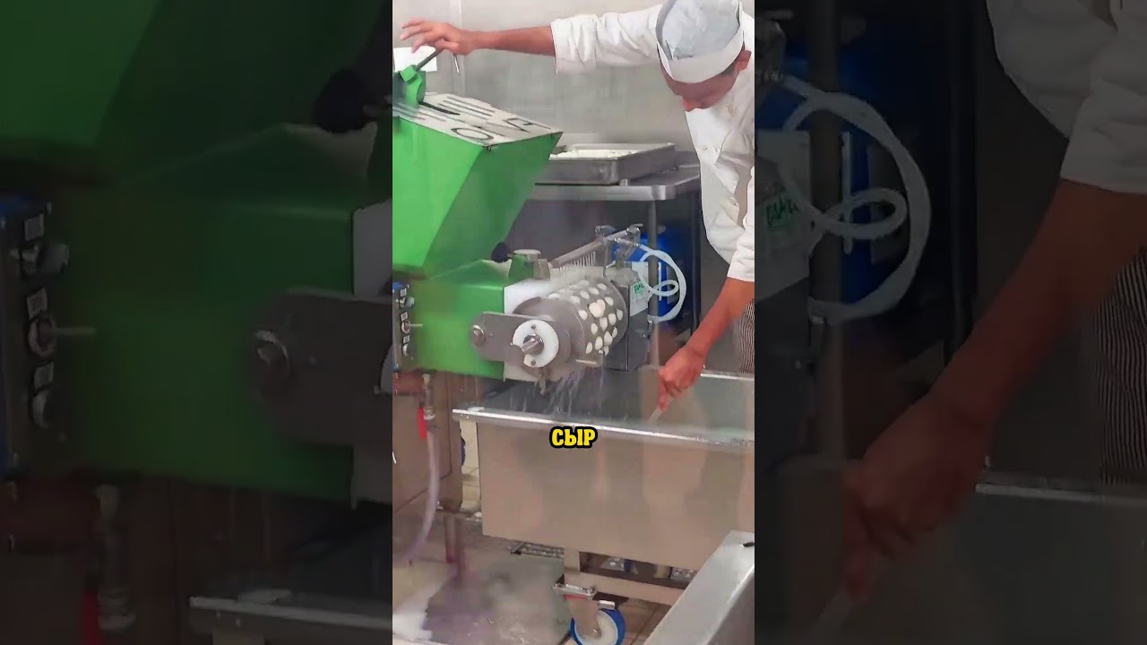 Увлекательный процесс приготовления шариков из свежей моцареллы