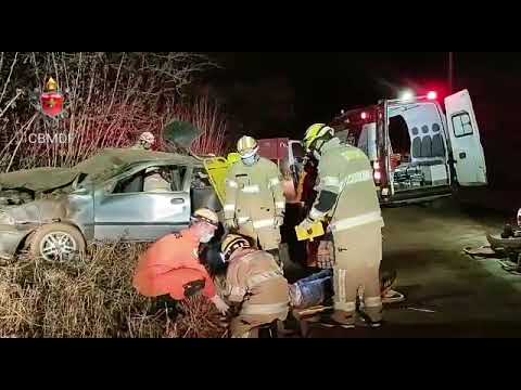 Quatro pessoas ficam feridas após carro capotar na DF-445, em Brazlândia