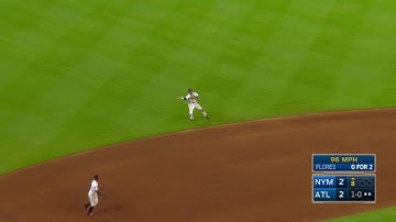 NYM@ATL: Swanson makes a nifty backhand play in 8th