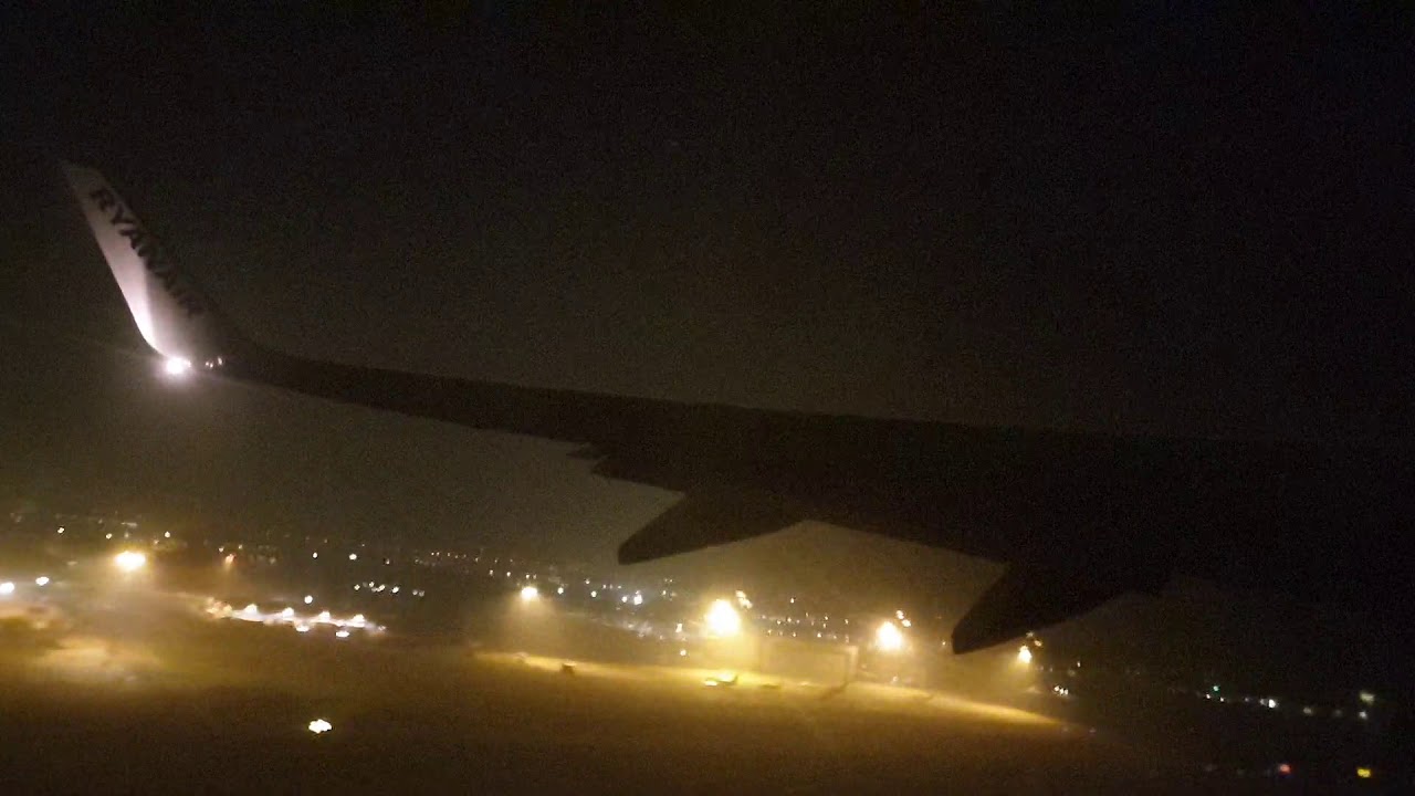 Decollo aereo notturno - YouTube