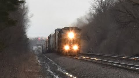 Old CSX GE Dash 8 #7813, AC44CW, and a EMD GP38-2 lead CSX Q364 into Buffalo NY, 2/28/2023.