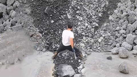 Barge is unloading 3200 tons of iron ore - Good and stable flow - Vlog of work on the barge