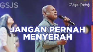 Video thumbnail of "Jangan Pernah Menyerah ( Edward Chen ) by Vriego Soplely || GSJS Pakuwon Mall, Surabaya"