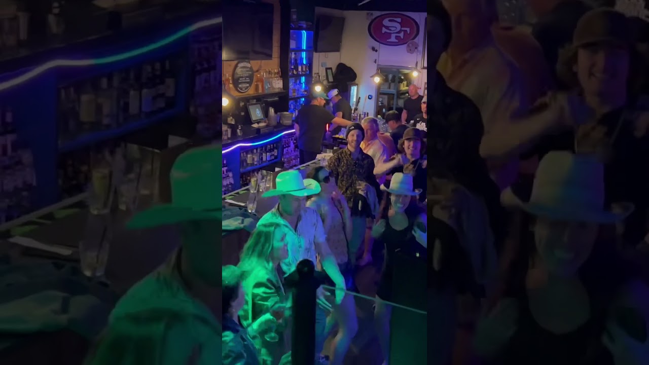 Complete strangers sing “I Think I’m In Love” 🤯