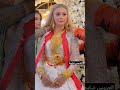 شوف العروس لابسة كيلوين ذهب وضايجة لان ما بقولها فاصولية شوف العروس لابسة كيلوين ذهب وضايجة لان ما بقولها فاصولية