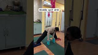 How to Do Middle Split Safely #MiddleSplit #Samakonasana #SplitPractice#SafeStretching #YogaTutorial