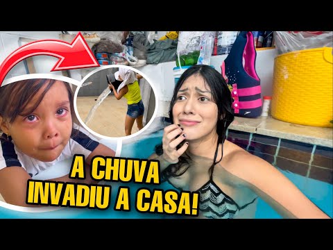 A CHUVA INVADIU A CASA DA VALENTINA!! *fui abandonada na piscina* 😭