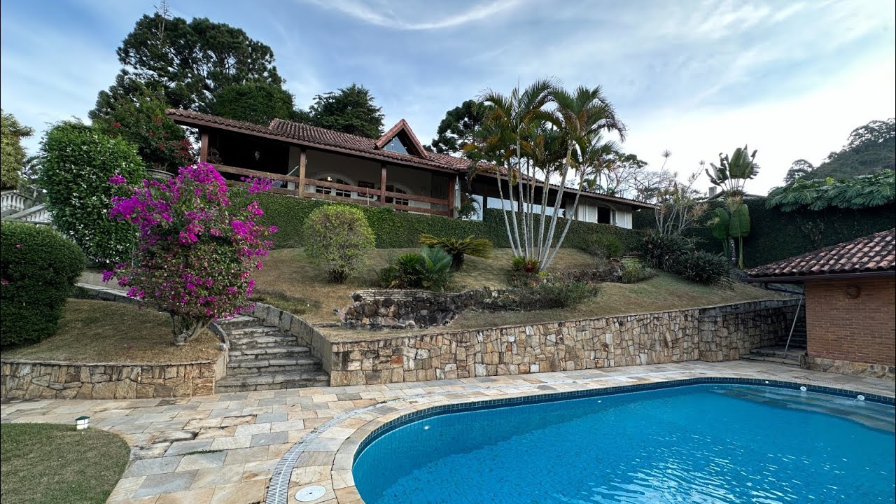 CA0733 | Casa com 5 quartos, 2560m² de Terreno com Pomar e Lazer completo c/ vista para as montanhas