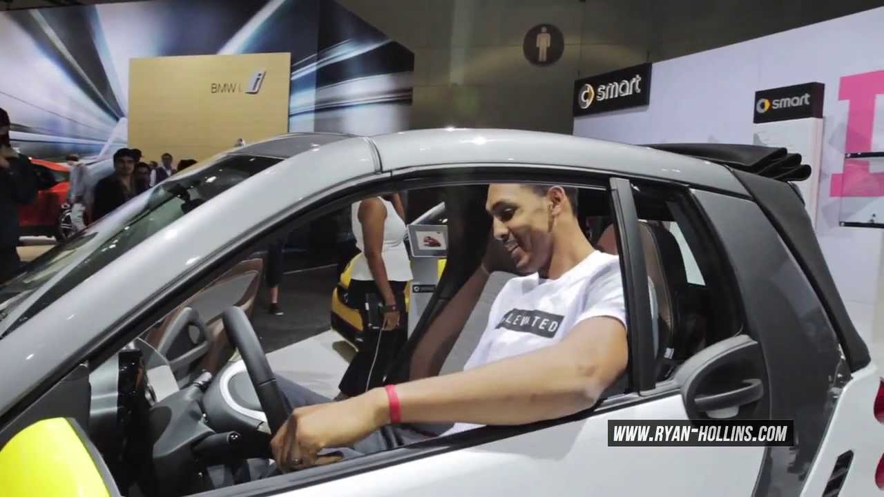 VIDEO: Surprisingly, Clippers' Ryan Hollins fits into a Smart Car |  theScore.com