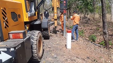 Đóng cọc hộ lan!