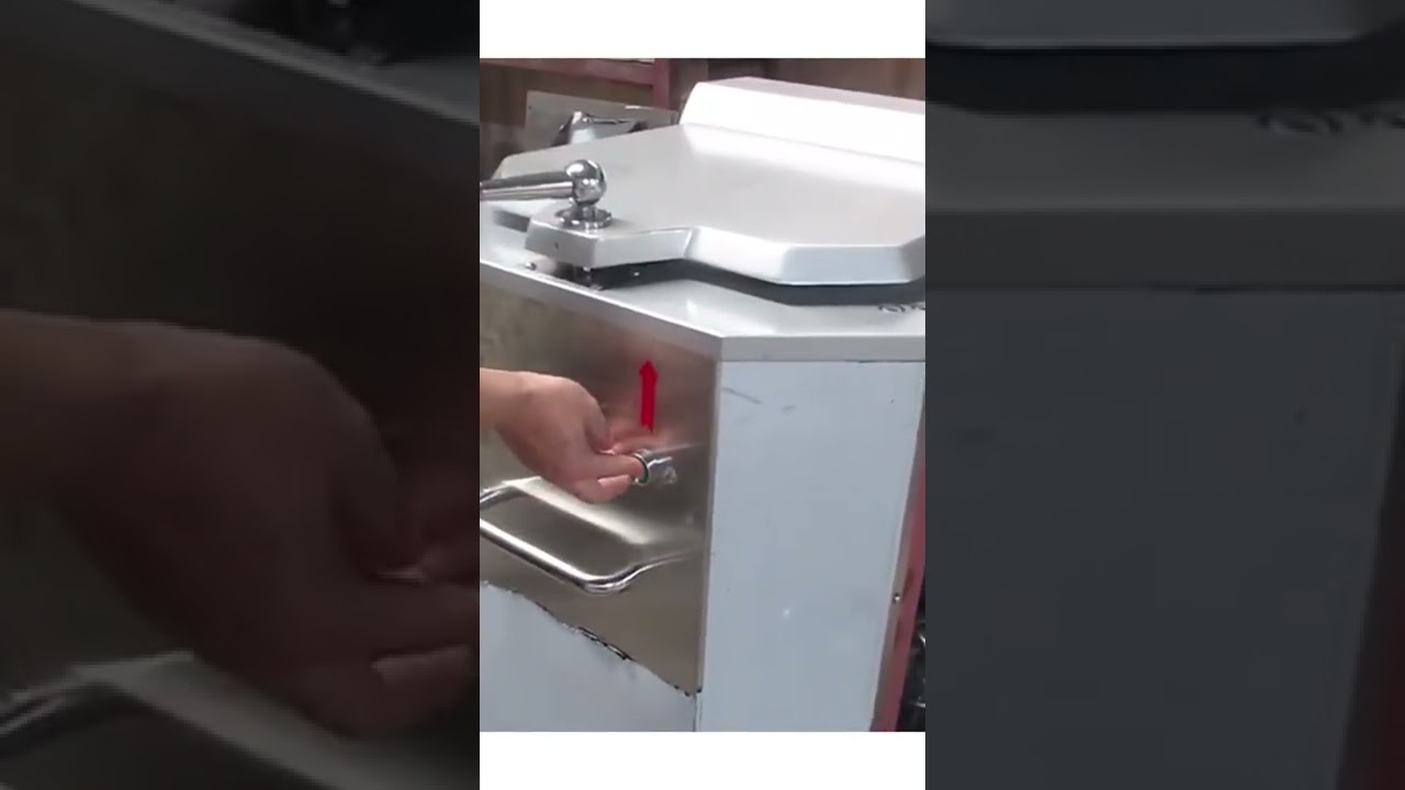 Hydraulic dough divider