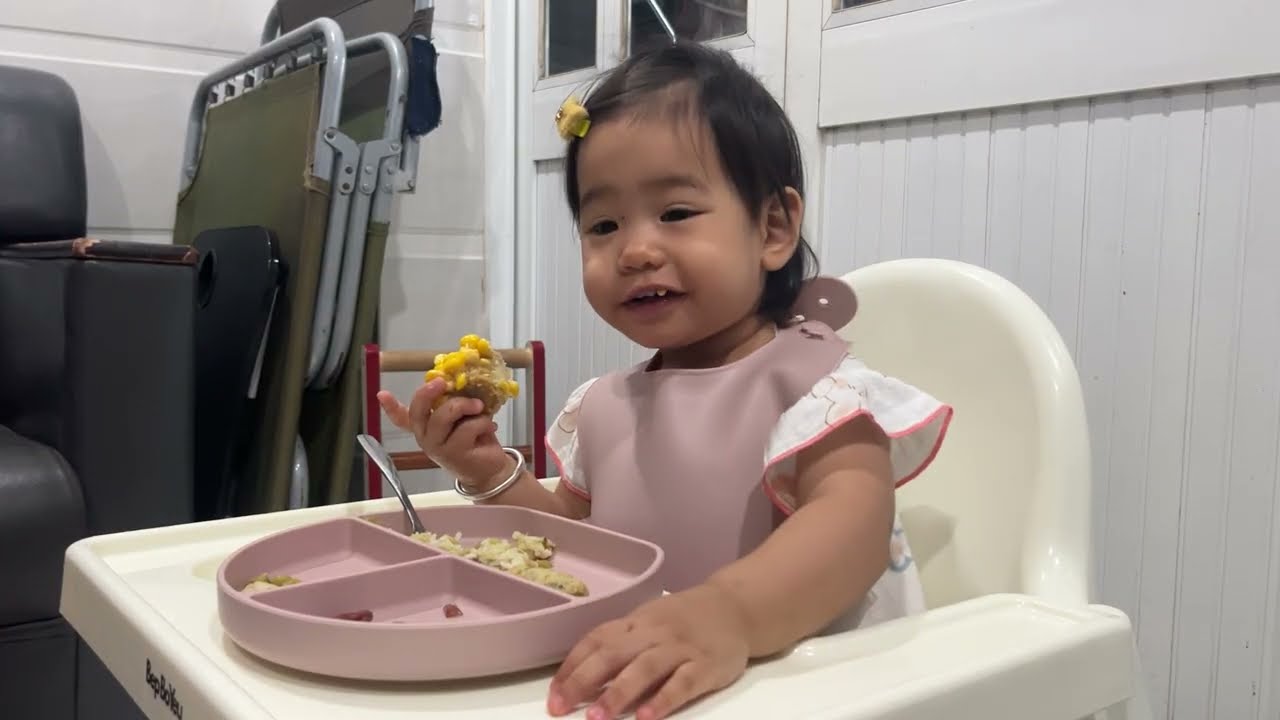 Carrot ăn dặm ngày 196 - 02/01/2026 - buffet đậu, bắp, cơm, dưa hấu, xúc xích