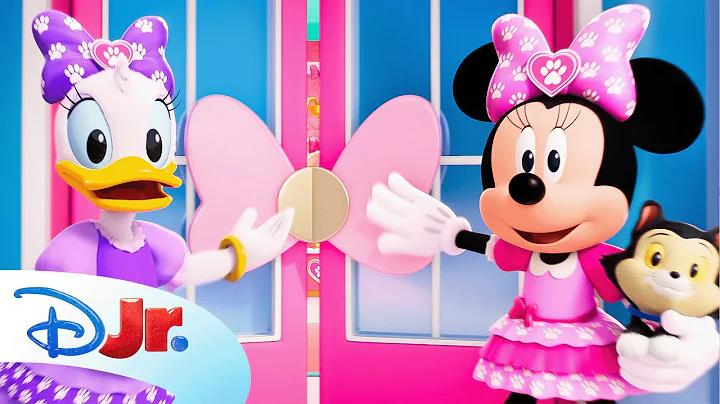 Minnie and Daisy Throw Cream Puff a Birthday Party! 🥳 | Minnie's Bow-Toons: Pet Hotel | @disneyjr​