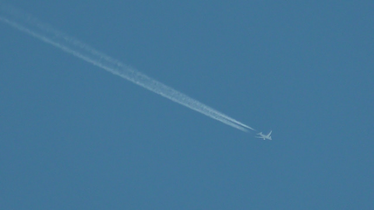 airshow schedule share United Airlines Boeing 787 contrail N45905 seen Cambridge UK 12sep19 212p ZRH 2 SFO 38kft trac