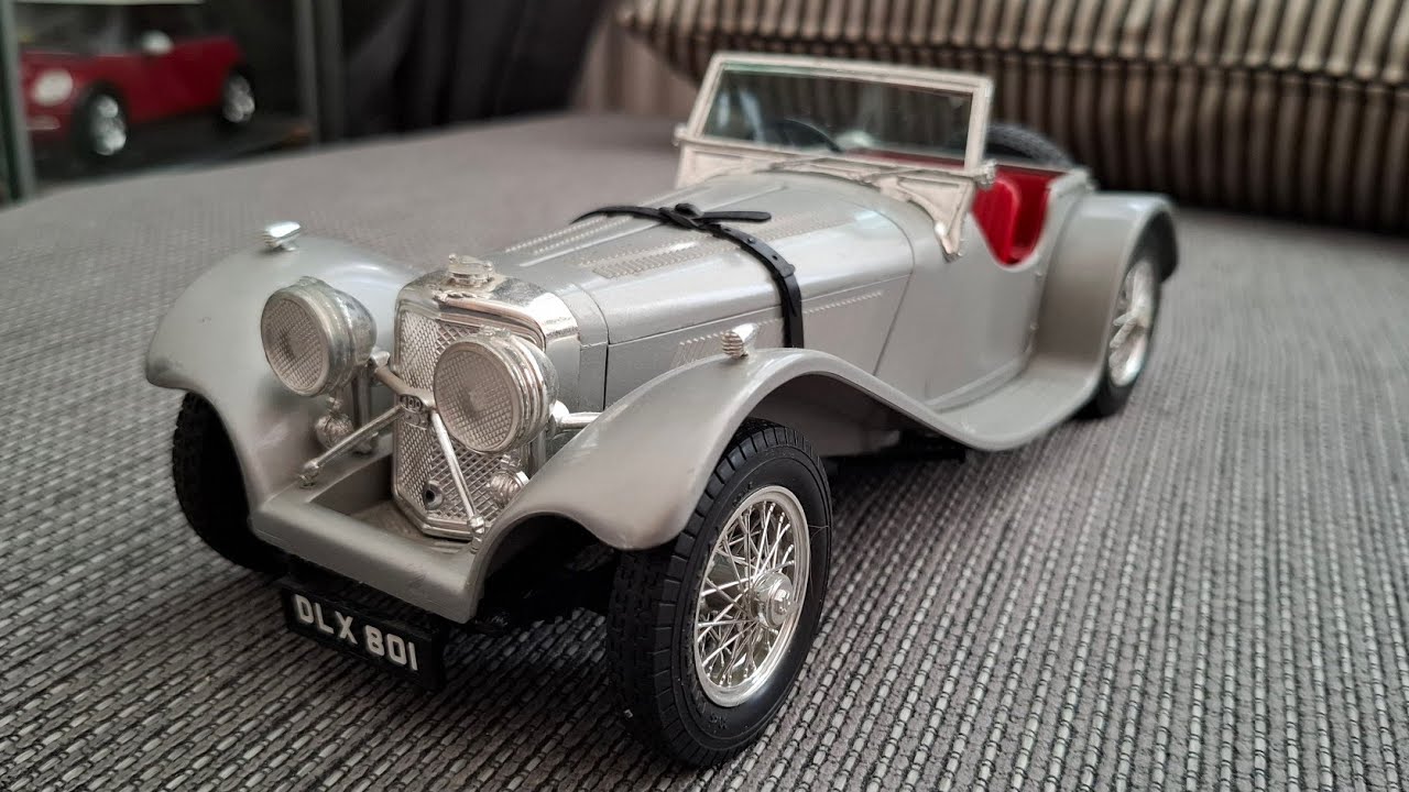 Jaguar SS100 (by Burago) 1/18 Review. The weirdest 
