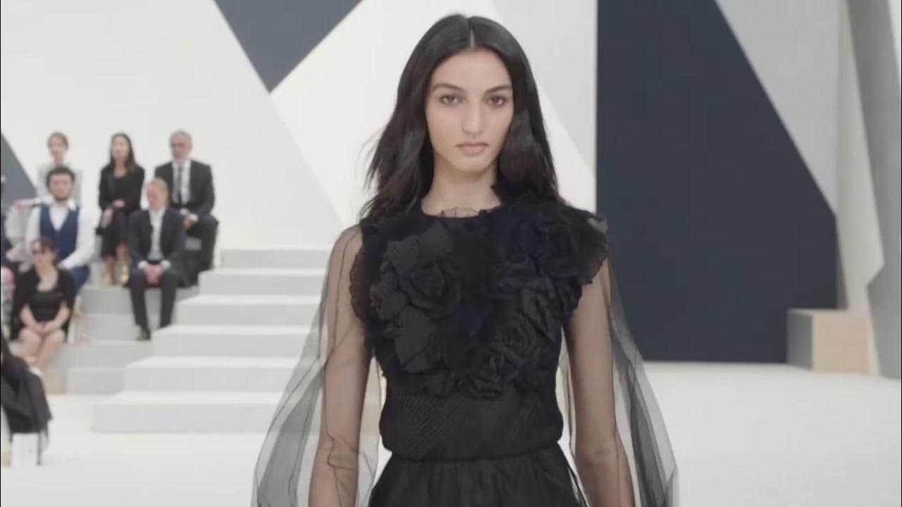 Every Look from Chanel Fall/Winter 2022 Haute Couture – CR Fashion